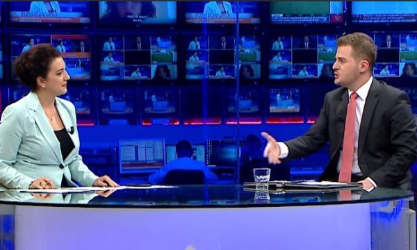 VIDEO/Cakaj humb qetësinë në intervistë me gazetaren: Kush tha që jam gjaknxehtë?!