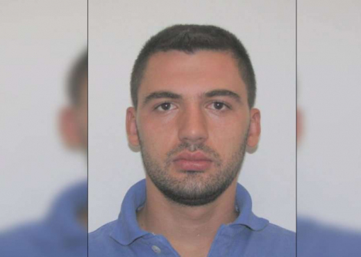 FOTO/Zbulohet identiteti, kush është grabitësi i dyshuar i thasëve me para në Rinas