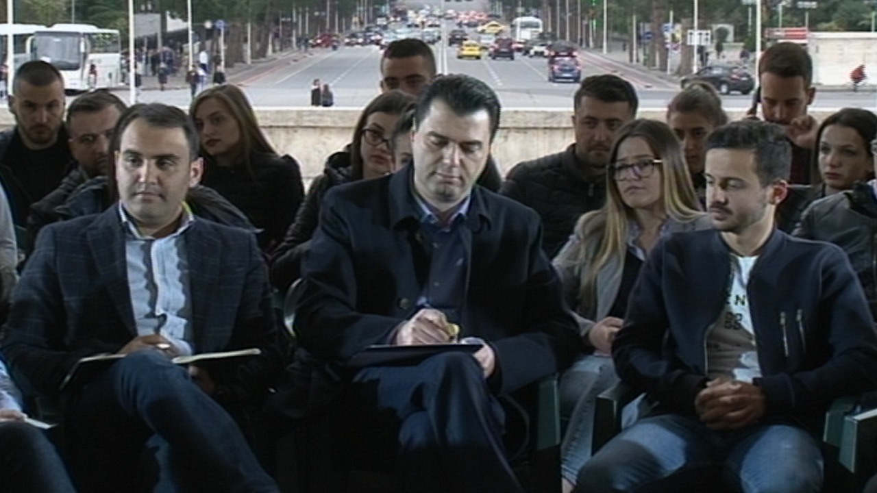 Basha me studentët: Ja pse të huajt nuk vijnë në Shqipëri