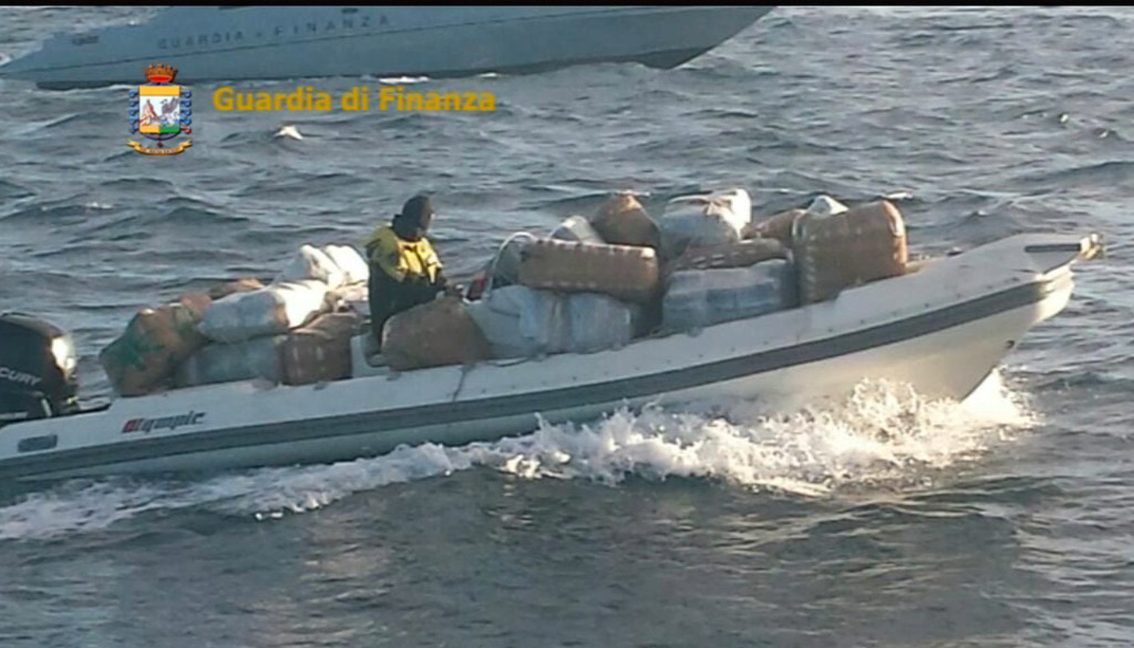 Transportuan 5 ton kanabis nga Shqipëria në Itali, 150 vjet burg për 19 nga 25 të arrestuarit