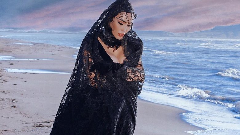 VIDEO/”Çdo ditë të kujtoj”, Fjolla i dedikon këngën ish-të dashurit që nuk jeton më