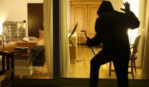 I grabitën 350 milionë lekë në shtëpi, ja çfarë deklaroi para hetuesve avokati nga Durrësi