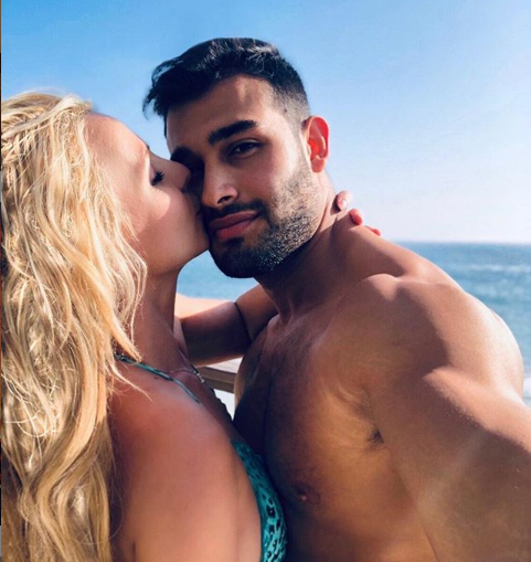 Këngëtarja e famshme shtrohet në psikiatri, reagon i dashuri: Duhet të inspirohemi nga gjesti i saj