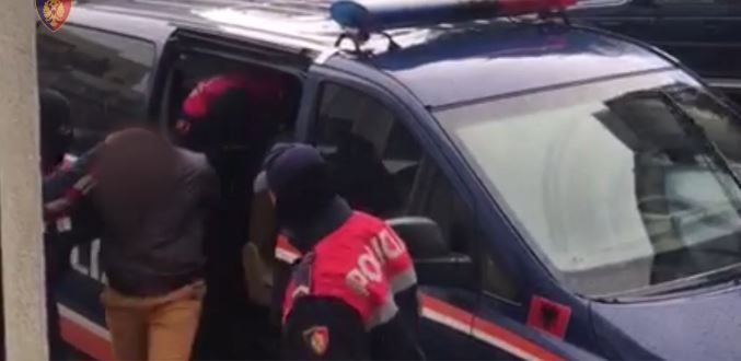 Tiranë, sarandioti i shpallur në kërkim arrestohet pas denoncimit të qytetarëve