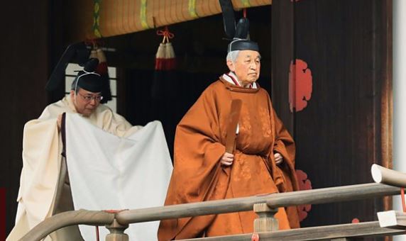 Historike në Japoni, Perandori Akihito fillon abdikimin nga froni