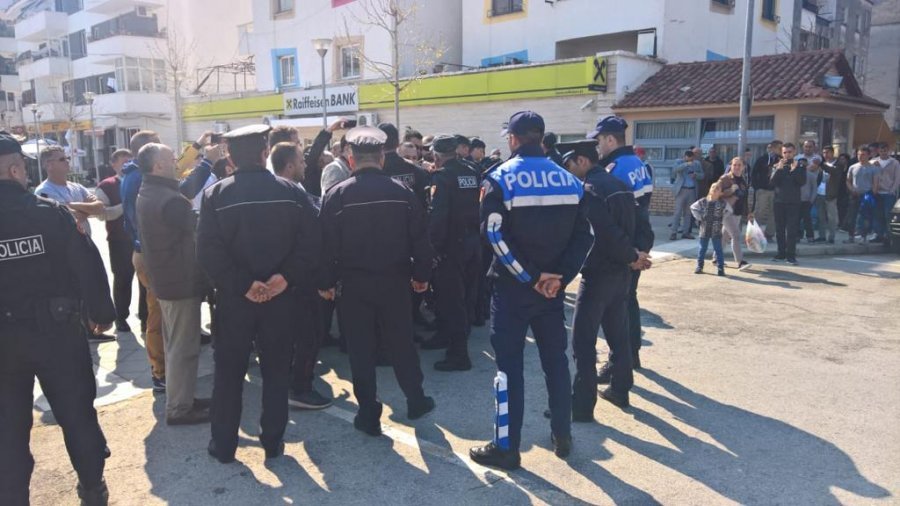 Protesta kundër kryeministrit Rama në Librazhd, arrestohet kryetari i PD-së