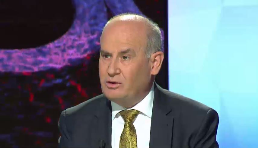 U pezullua nga ministrja, Koni: E prisja, vendimi i Shahinit politik dhe i porositur