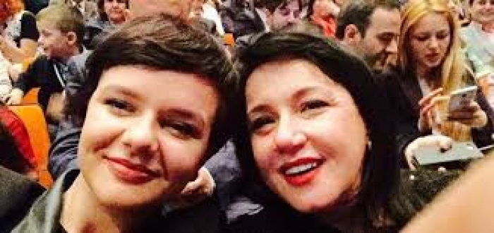 “Bashkëjeton me Gent Cakajn”/ Vajza e Linda Ramës padit Artur Zhejin dhe 7 portale