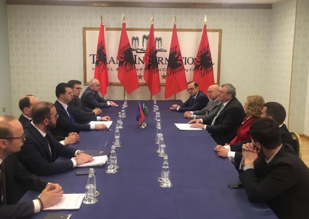 VIDEO/Zyrtarizimi i koalicionit opozitar, zbulohen 10 pikat e marrëveshjes