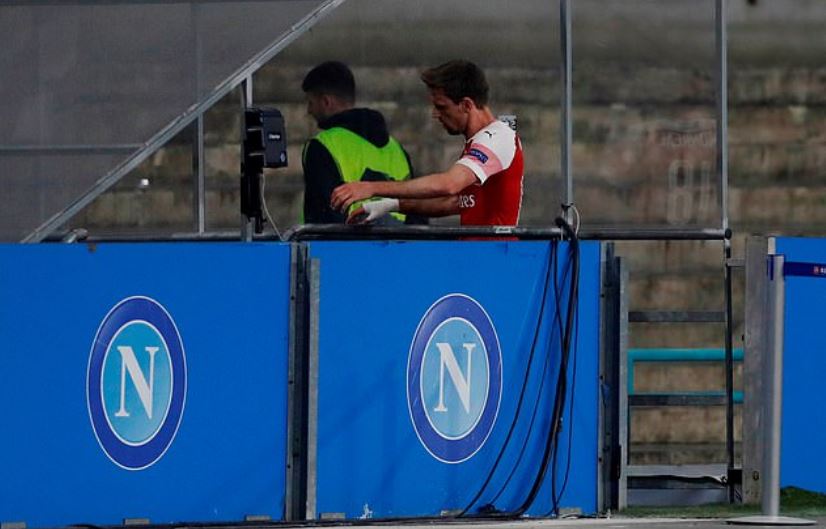 FOTO/ Mbrojtësi “braktis” fushën për të shkuar në tualet, plas “gallata” në rrjet