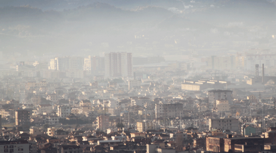 Niveli i ndotjes së ajrit në Tiranë, tri herë më i lartë se norma e lejueshme