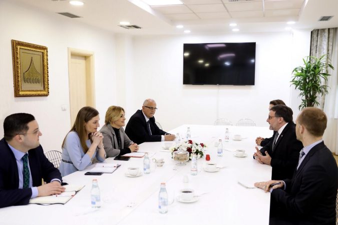 Takimi me Palmer, Kryemadhi: Hallet do t’i zgjidhim ne shqiptarët