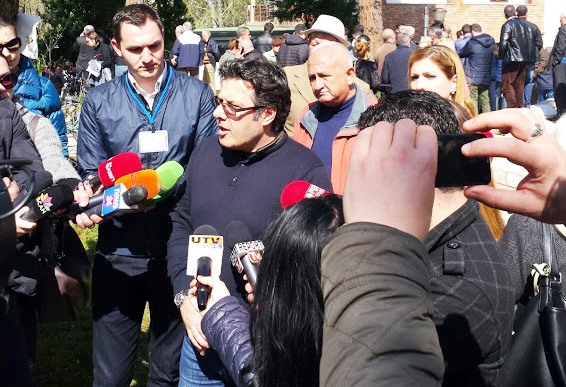 Shpërthen Paloka: “Plehra e të pafytyrë! Provokatori, nga protesta u fut në makinën e policisë”