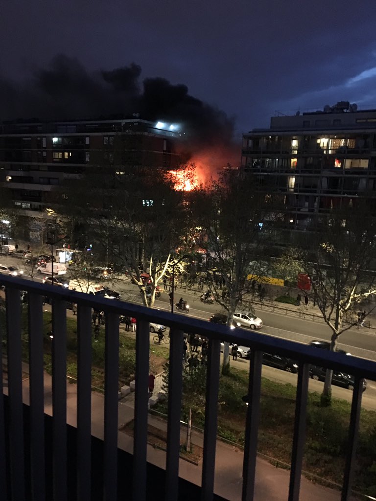 Shperthim ne nje pallat ne Paris, zjarr dhe te plagosur