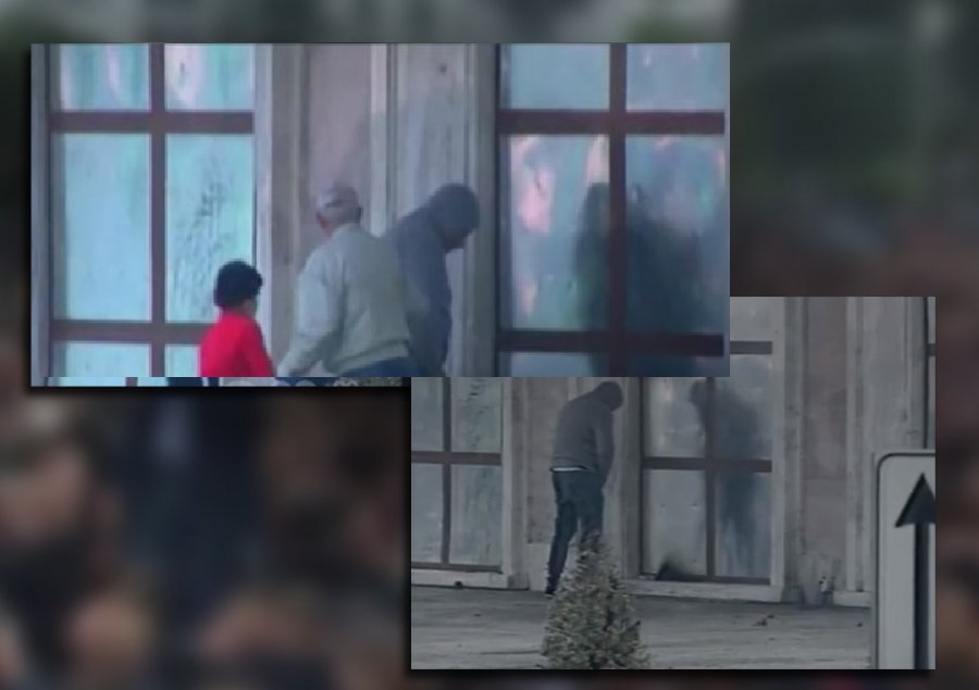 FOTO/ Protestuesit urinojnë zyrën e Edi Ramës