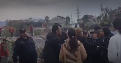 FOTO/Rikthehen fadromat tek Bregu i Lumit, banorët përplasen me policinë