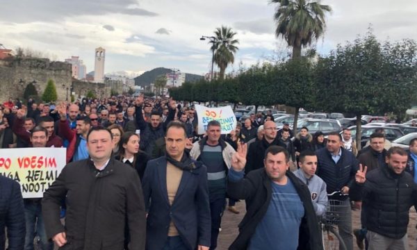 Pas shoqërimit në polici, ish-deputeti demokrat kërcënohet me jetë