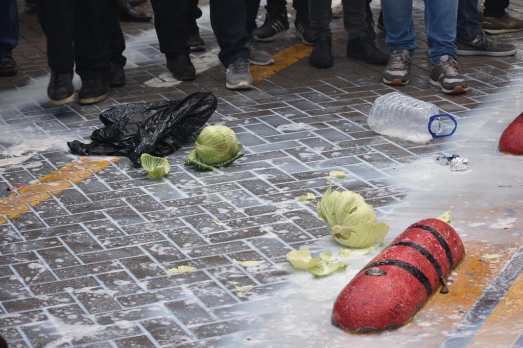Fermerët i bashkohen protestës masive, domate dhe qumësht në drejtim të kryeministrisë