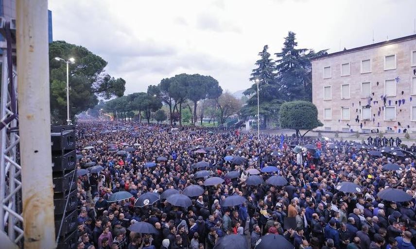 Berisha me thirrje të fortë për protestën e opozitës, çfarë pritet të ndodhë ditën e sotme