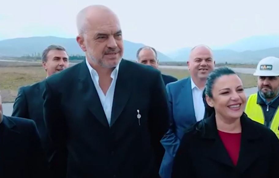 Punimet në aeroport, dalin pamjet: Makineritë largohen nga Kukësi, nuk ka lejë ndërtimi nga KKT