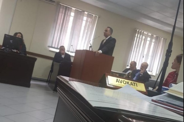 “Babalja”/ Salianji publikon foto nga gjykata: “Beteja me të keqen drejt fundit…”