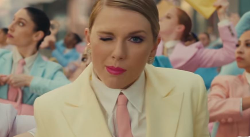 VIDEO/Rekordin e ri e vendosi këngëtarja e famshme, 98 milionë klikime brenda tre ditësh