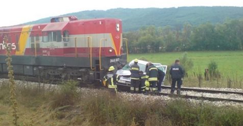 Treni i bie makinës në Lezhë por më në fund frenon