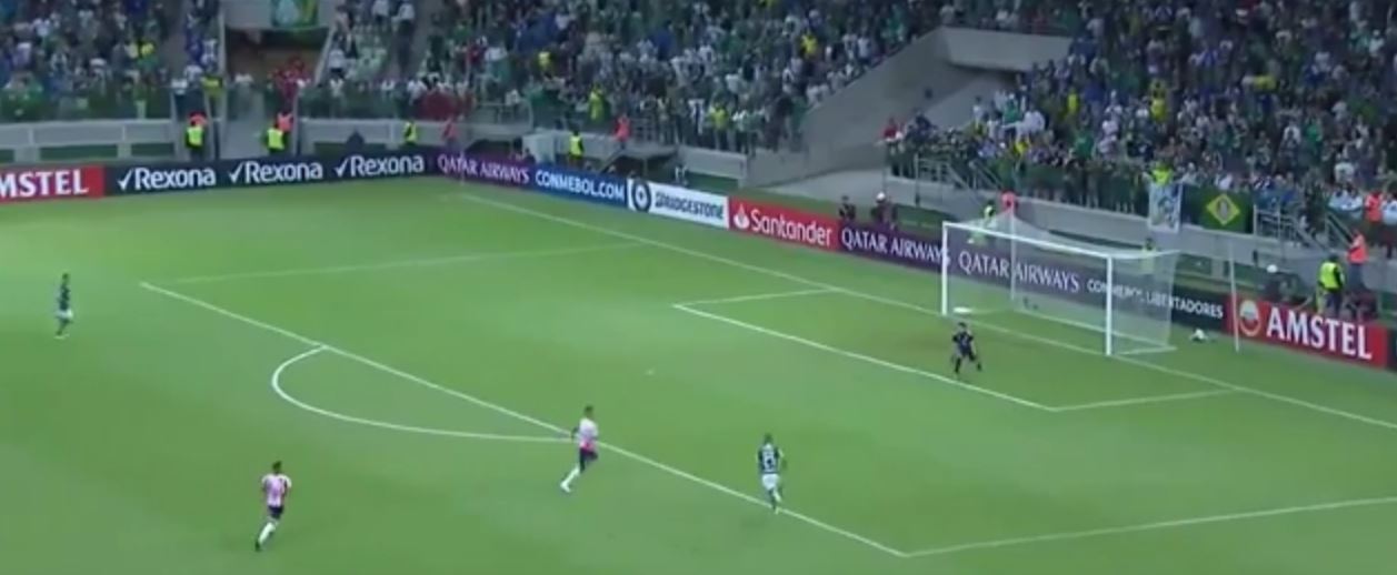 VIDEO/ Portieri bën mrekullinë, sulmuesi nuk i beson syve