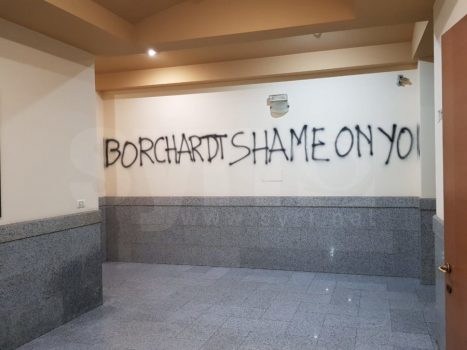 Ambasadori i OSBE zemeron protestuesit, ja cfare shkruan te shtepia e Borchardt