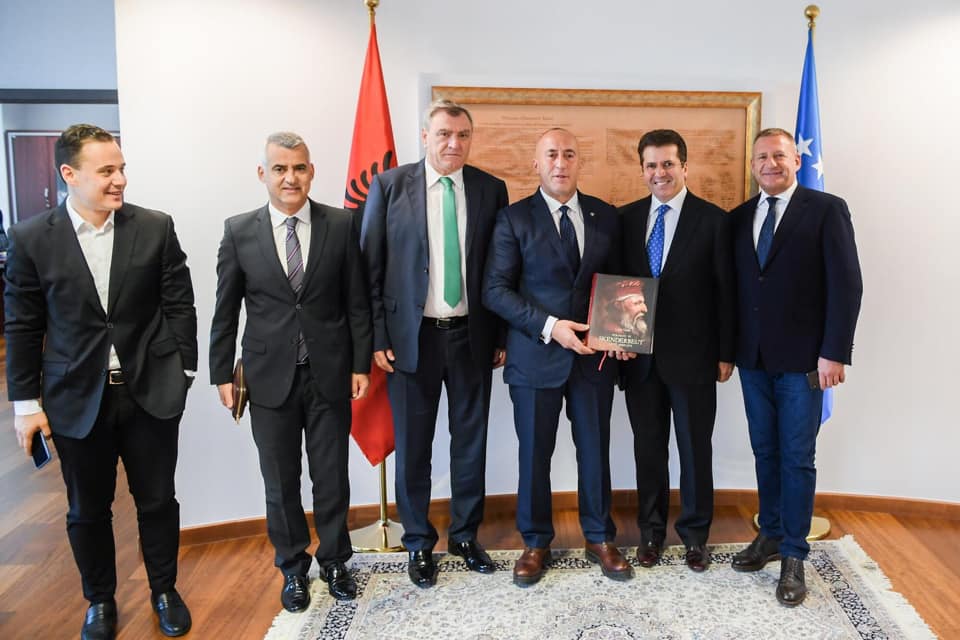 FOTO/Haradinaj pret aleatët e Bashës, zbardhet takimi, çfarë u diskutua