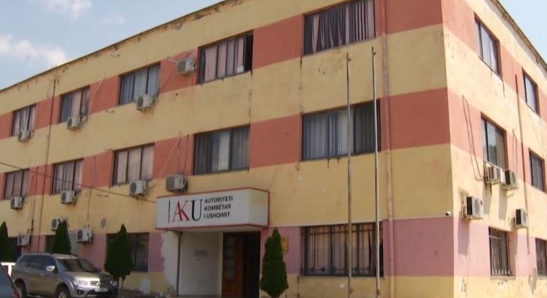 Tregtonin akullore në kushte skandaloze, ndalohen 2 persona në Tiranë