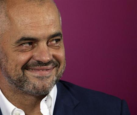 FOTO/ Rama ‘merr pjesë’ dhe në hedhjen e shortit te KQZ-së, parashikon numrin e PS