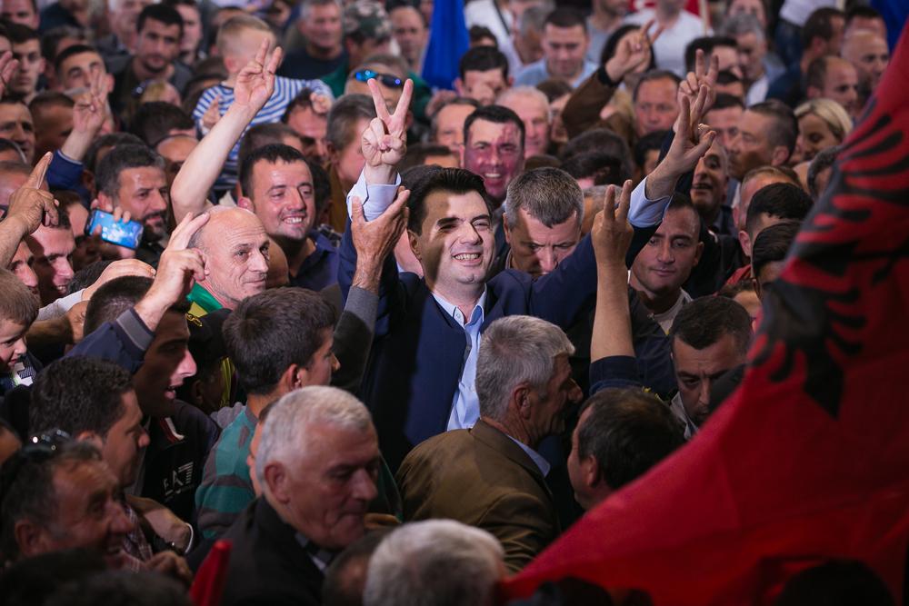 FOTO/ Basha i kthen përgjigje letrave të Ramës: I vetmi negocim largimi yt si kryeministër…