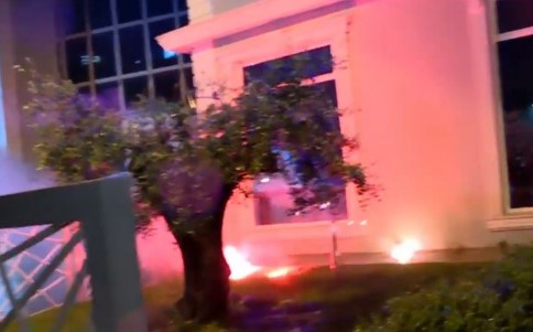 VIDEO/ Ndizet protesta në policinë e Tiranës