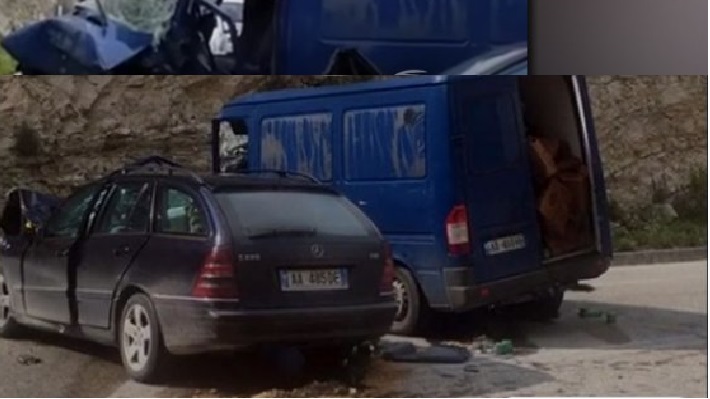 Furgoni përplas “Benzin”, aksident i rëndë në Tepelenë, 1 i vdekur