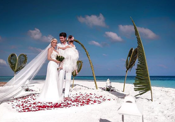 FOTO/ “Po, derisa vdekja të na ndajë”, martohen Alban Skënderaj dhe Miriam Cani