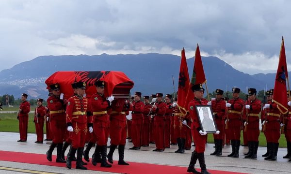 “Dëshmor i atdheut”, sot i jepet lamtumira e fundit Major Tanushit
