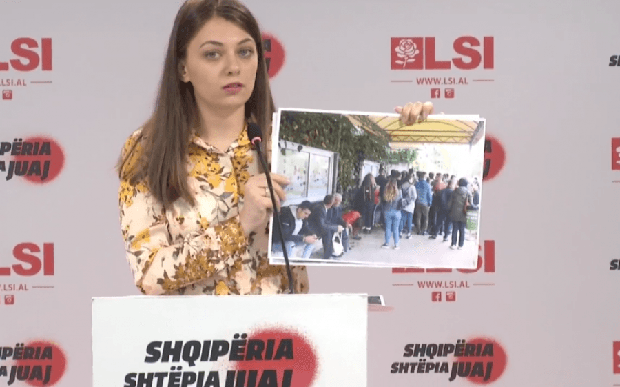 “Radha e gjatë tek Ambasada Gjermane”, LSI nxjerr fotot: Rinia po braktis Shqipërinë