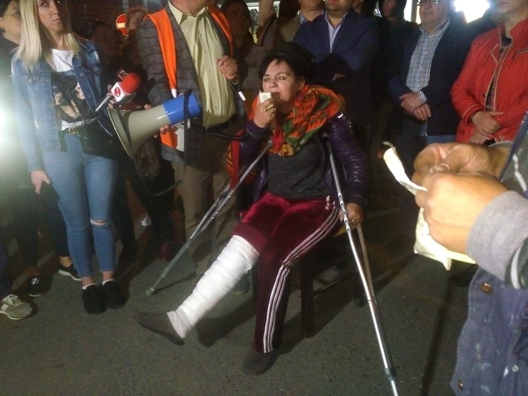 VIDEO/ Banorët e “Astirit” të vendosur përpara Policisë, kërkojnë lirimin e të arrestuarëve