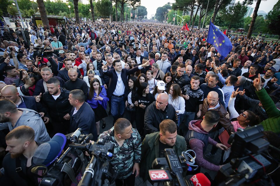 FOTO/ Protesta madhështore e opozitës, Basha: Ne jemi Populli i Europës, asnjë hap pas!
