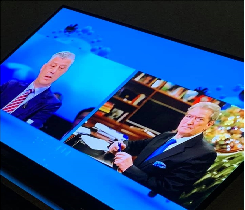 Gazetari kosovar publikon FOTO-n: Shikoni si Hashim Thaçi ‘tutet’ nga Berisha