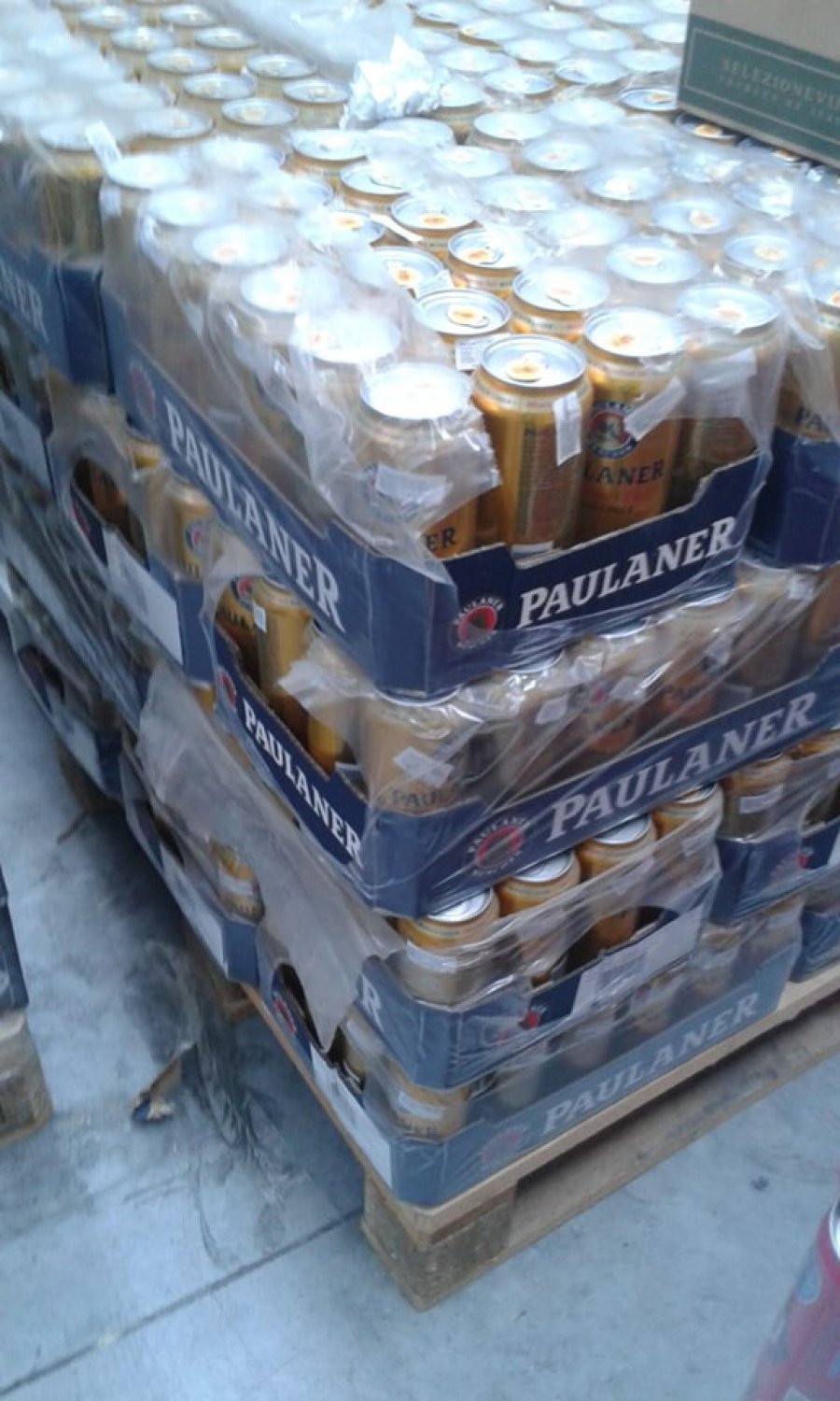 FOTO/ Bllokohen 14.5 ton birrë dhe gjobitet subjekti importues, ja arsyeja