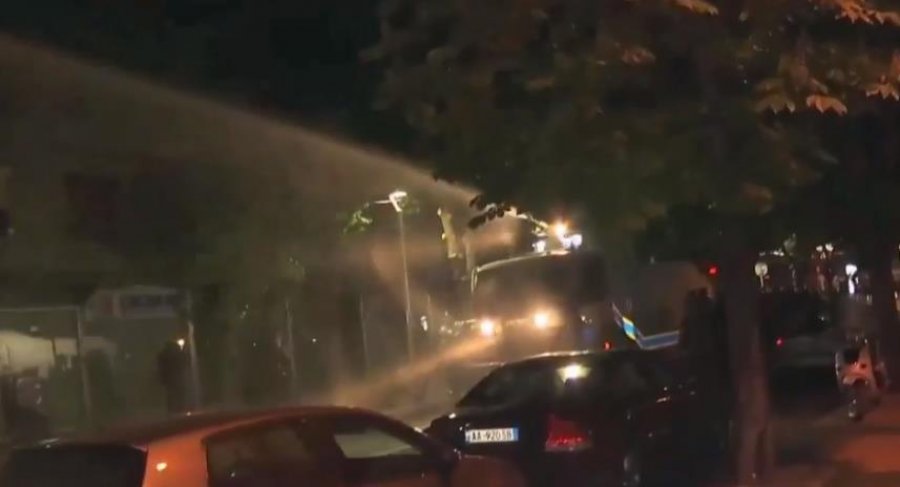 Protestuesit nuk lëkunden, Bardhi: Dollapi u rrëmbye nga policia