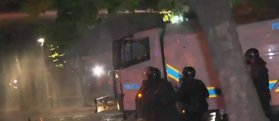 Protestuesit nuk lëkunden, Bardhi: Dollapi u rrëmbye nga policia