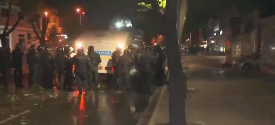 Protestuesit nuk lëkunden, Bardhi: Dollapi u rrëmbye nga policia