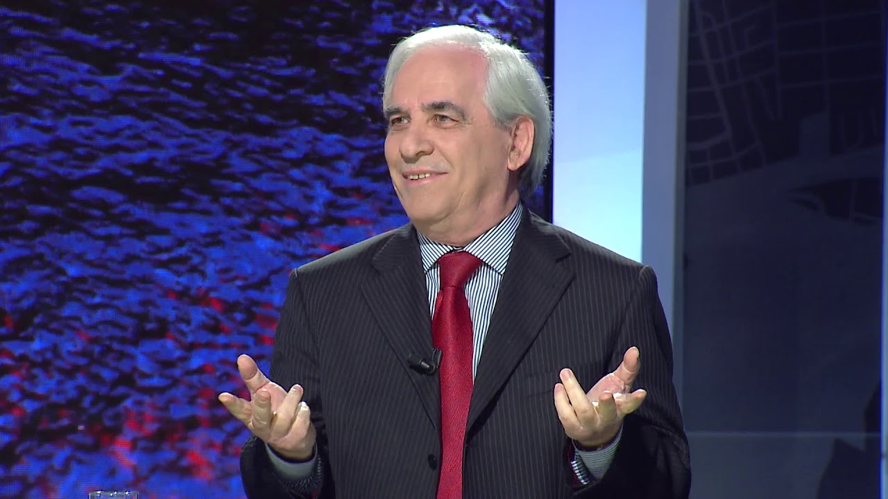 FOTO/ Ndodh në Shqipëri! Edhe kryetar partie, edhe kryetar i Akademisë së Shkencave