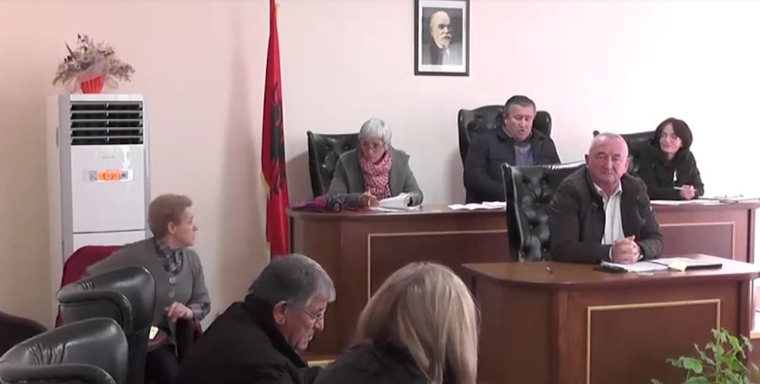 Prokuroria kërkon pushimin e çështjes ndaj ish-prefektit Berat, ankimon Bashkia e Skraparit