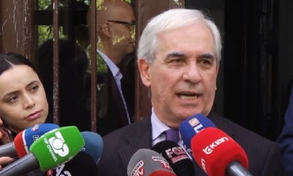 “Qenke e eksituar, shko mjekohu!” Ja si sillet kryetari i Akademisë së Shkencave me gazetaren