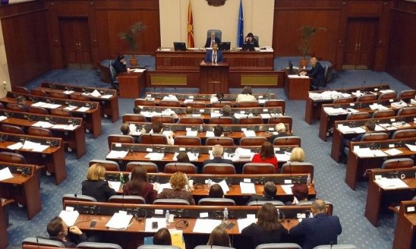 Vetingu, vendoset që deputetët do t’i nënshtrohen testit të drogës