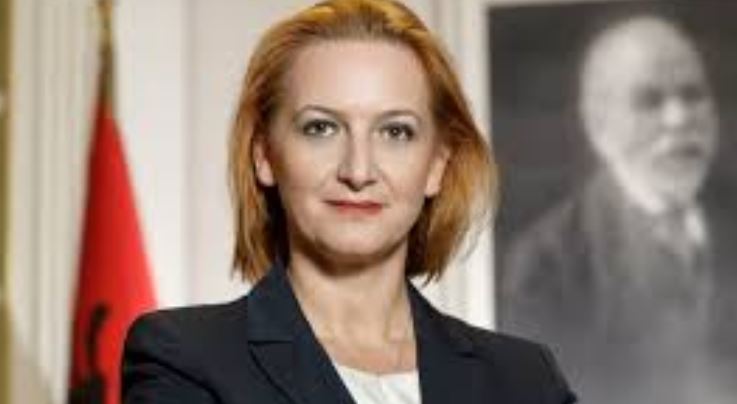 DENONCIMI/Biznesmenët zbulojnë urdhërin e ministres: Po na vendosin gjoba armiqësore